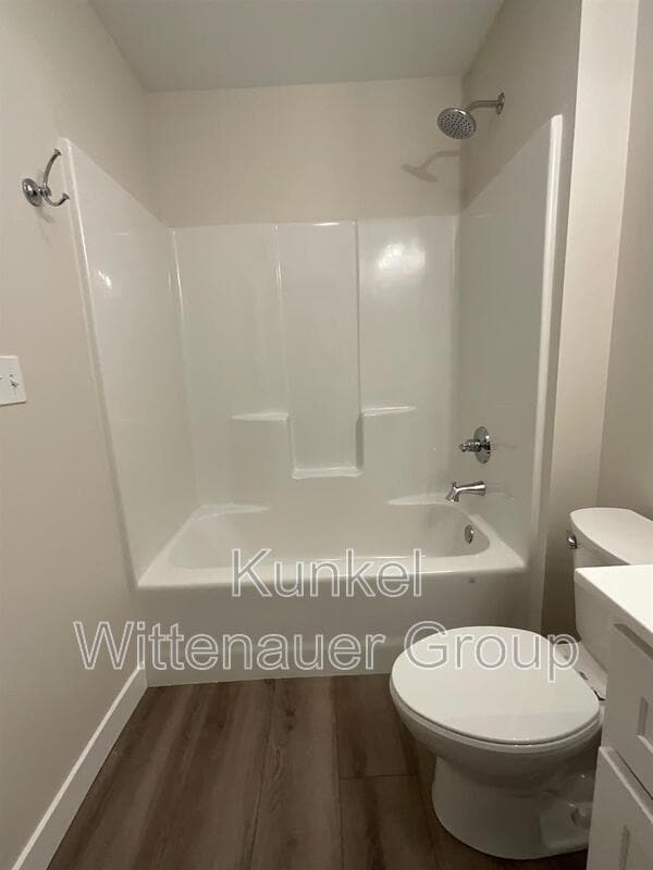 Building Photo - 812 Applewood Creek Dr