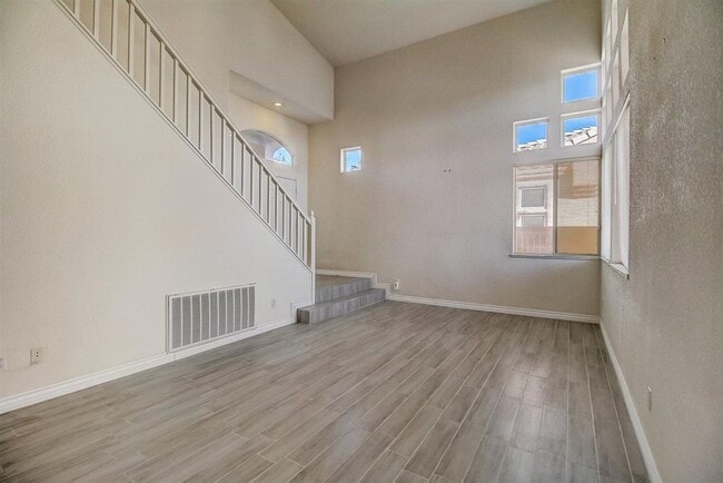 Building Photo - Beautiful 3 Bedroom, 2 Story Home in the Heart of Summerlin!
