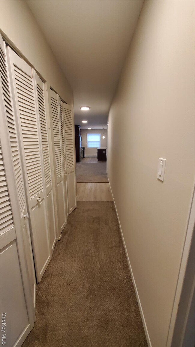 Building Photo - 460 Old Town Rd