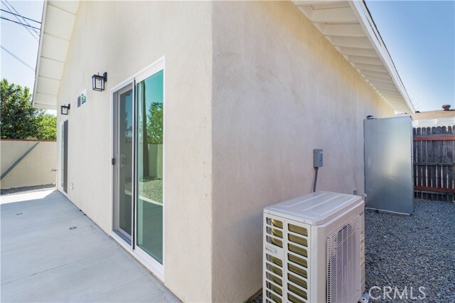 Building Photo - 750 N Bonita Ct