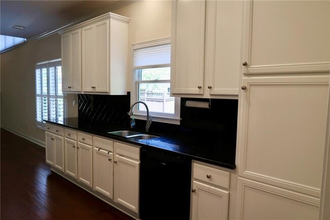 Building Photo - 515 Village Arbor Park NW