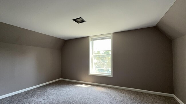 Building Photo - 5117 W Fairmount Ave