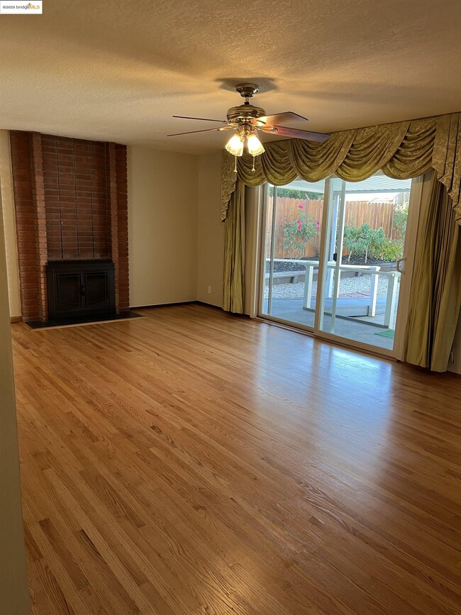 Building Photo - 941 Kittery Way