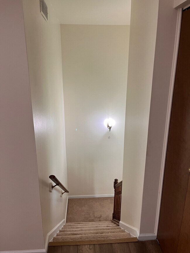 Building Photo - 1071 University Blvd