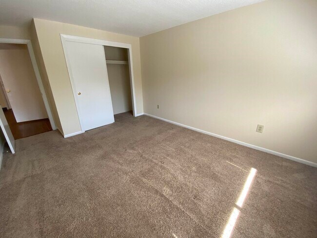 Building Photo - 95 Powers St