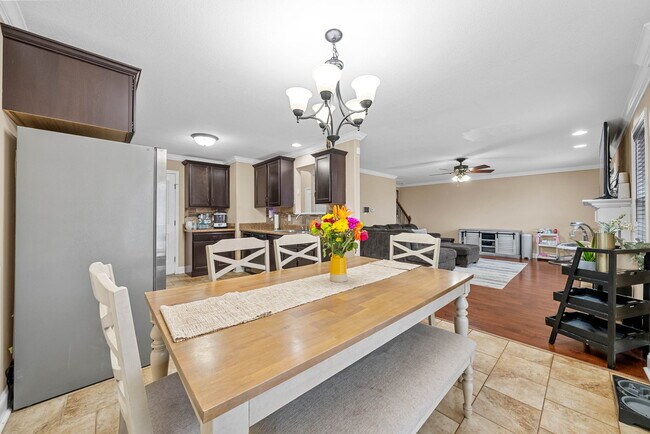 Building Photo - 667 Fox Hound Dr