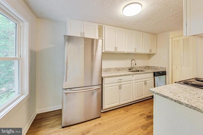 Building Photo - 6307 Willow Way