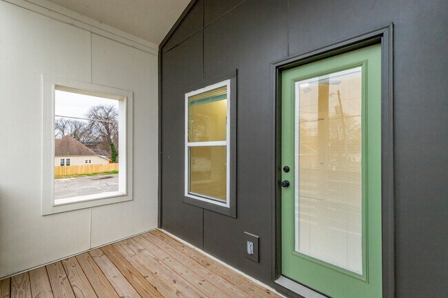 Building Photo - 1124 Garfield St