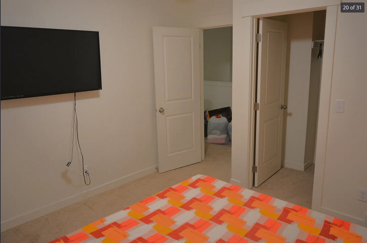 Building Photo - 9337 N Tampa Dr