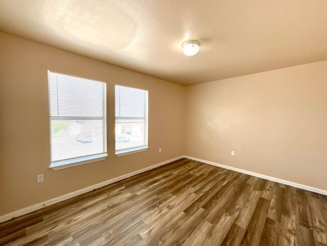 Building Photo - **APPLICATION RECEIVED** *MOVE IN SPECIAL* Spacious 3BR Two-Story Near Lackland AFB with Fenced B...