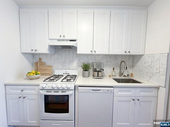 Building Photo - 2180 Center St