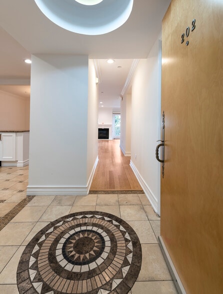 Entry - 123 S Clark Dr