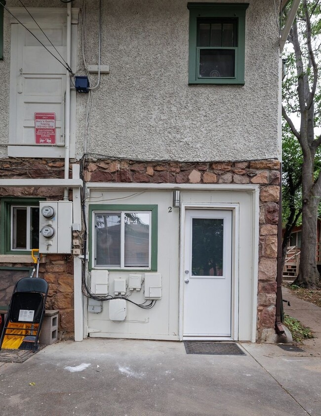 Building Photo - 914 13th St