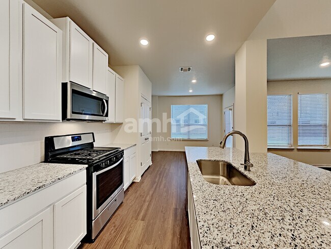 Building Photo - 2737 Lillybrook Ln