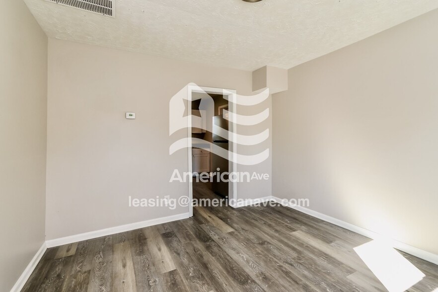 Building Photo - 939 W Florence Ave