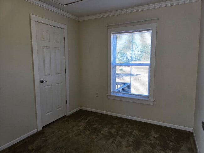 Building Photo - 2079 Pine Hill Rd