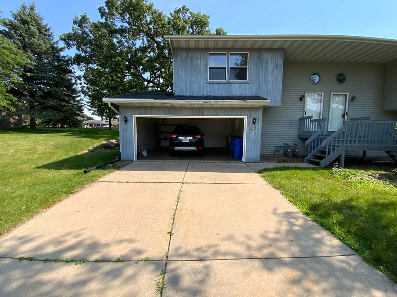 Building Photo - 2703 Norwich St