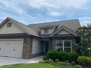Building Photo - Now Offering ONE-MONTH FREE as Move-in Cre...