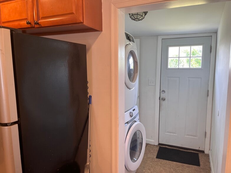 Washer/dryer - 114 Morgan Ave