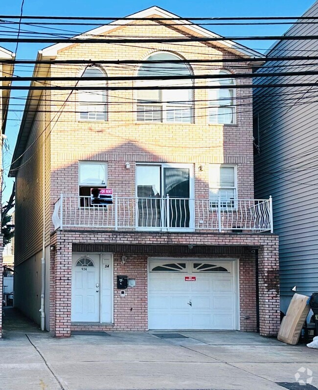 Building Photo - 934 West Side Ave