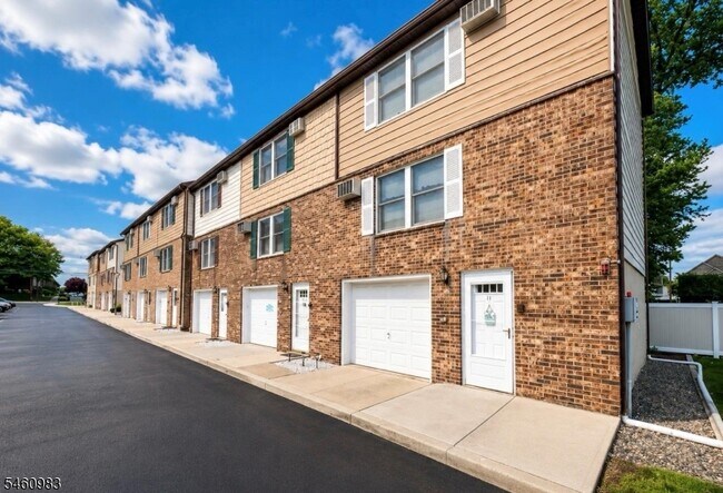 Building Photo - 453 Liberty St
