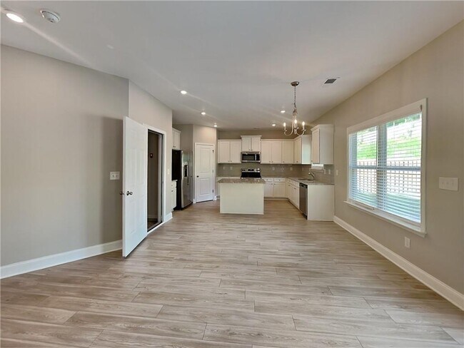 Building Photo - 511 Slyfox Ln