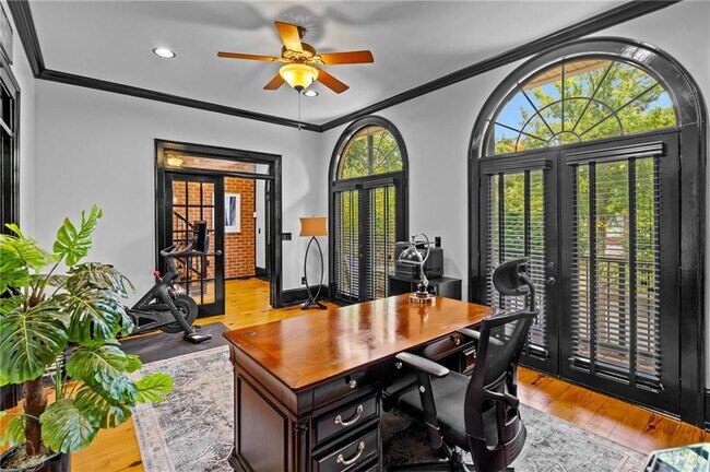 Building Photo - 5512 Glenridge Dr