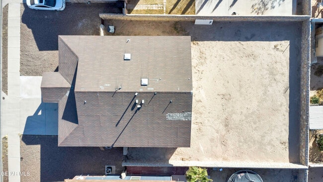 Building Photo - 621 Maravillas St
