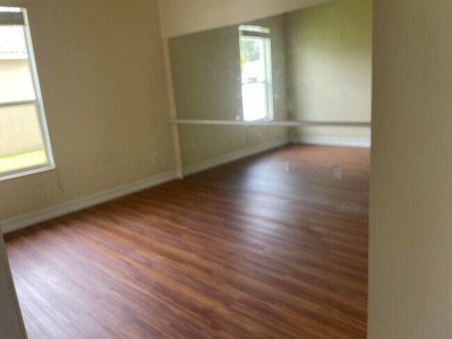 Building Photo - 3073 SW Savona Blvd