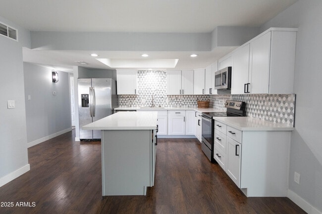 Building Photo - 2144 S Los Feliz Dr