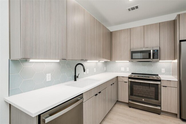 Building Photo - 4802 S Congress Ave