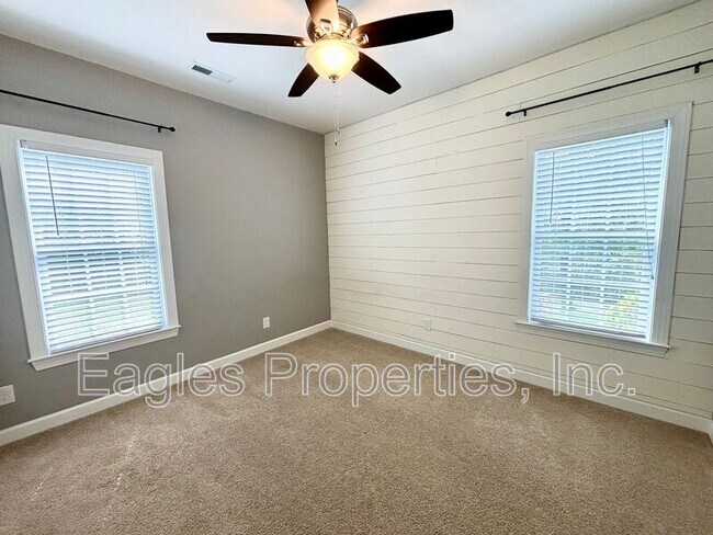 Building Photo - 237 Deer Pointe Dr