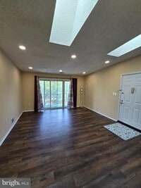 Building Photo - 28 Holly Ct