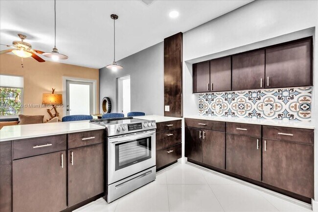 Building Photo - 7341 SW 64th Ct