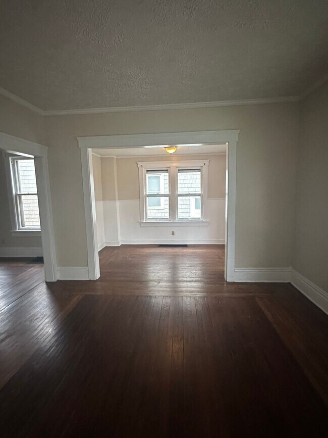 Building Photo - Akron Single-Family Home *ACCEPTING VOUCHERS*
