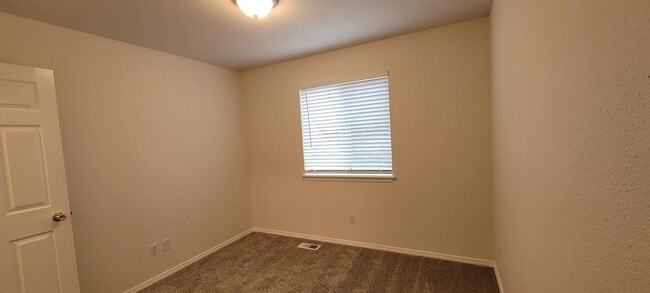 Building Photo - CDA Place Neighborhood- 4 bed with basement, cul de sac