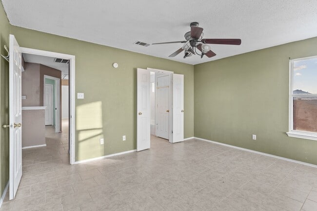 Building Photo - 2313 Garrett Dr