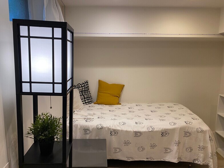 Room # 6 - 4427 Nebraska Ave NW