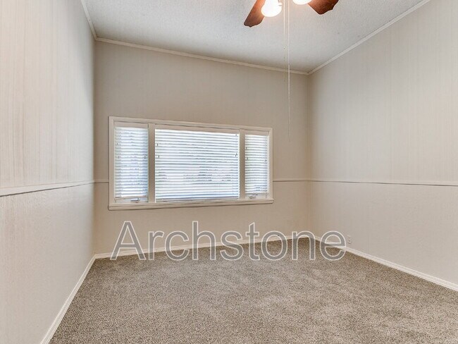 Building Photo - 1732 Carlisle Rd