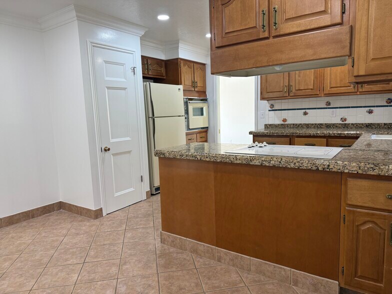 Building Photo - 4719 S Quail Point Rd