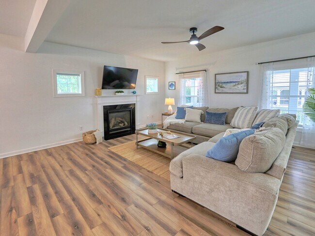 Building Photo - Spacious 3BR / 3.5BA Single family home • 2,500 Sq Ft • Baywood