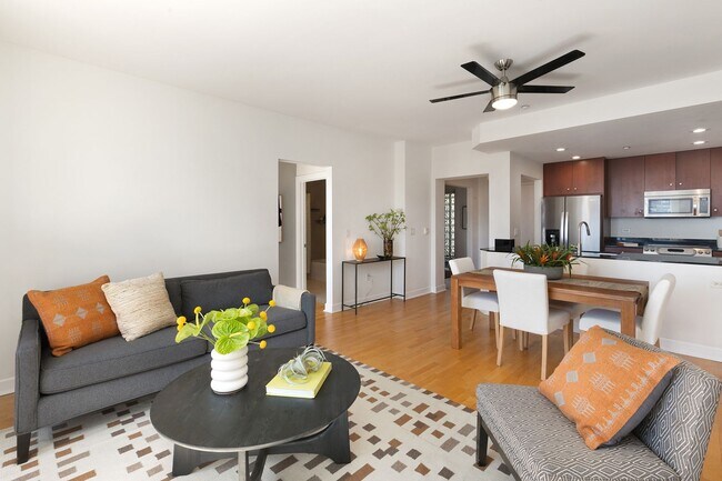 Building Photo - Great natural light in a large condo near ...