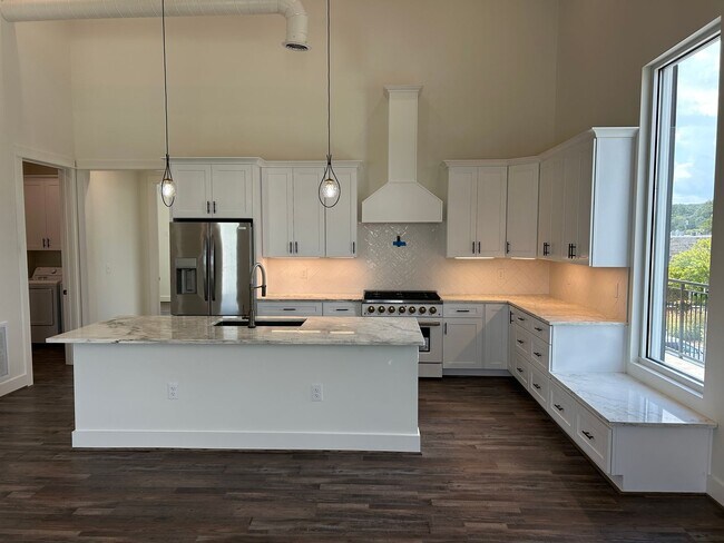 Building Photo - 165 Morrow Ave