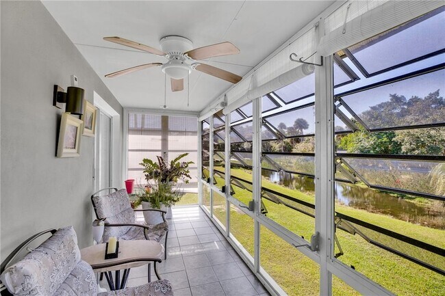 Building Photo - 2 Vis Gdns Trl