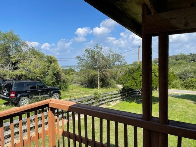 Building Photo - 403 S Vista Dr