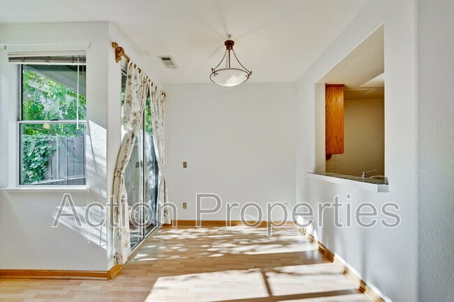Building Photo - 409 Hillwood Ct