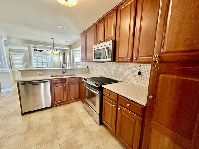 Building Photo - Charming Two Bedroom Home in Pinecrest!