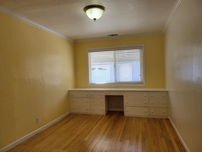 Building Photo - 111 Florence St