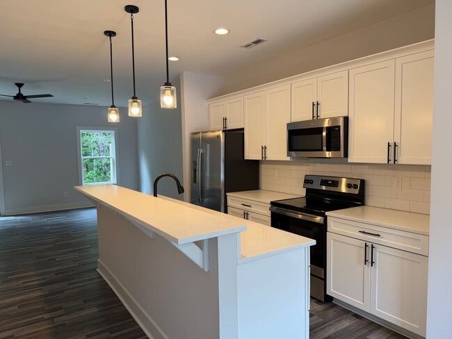 Building Photo - The Allure Townhomes Newer Rustburg Community