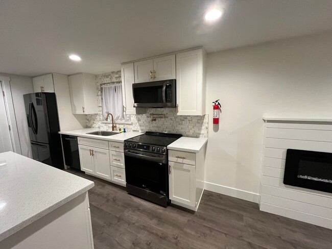 Building Photo - 1214 Beach Ave